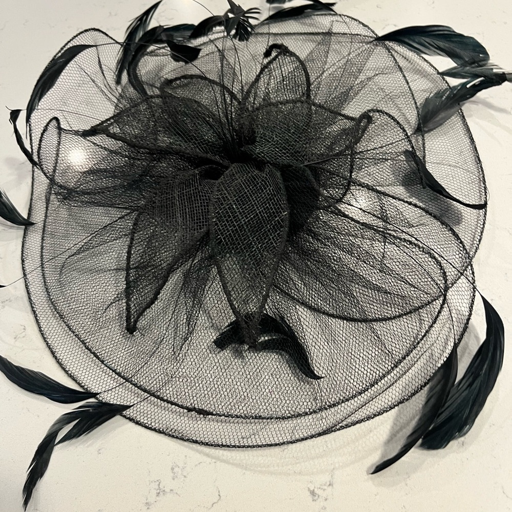 Elegant Black Fascinator with Feathers